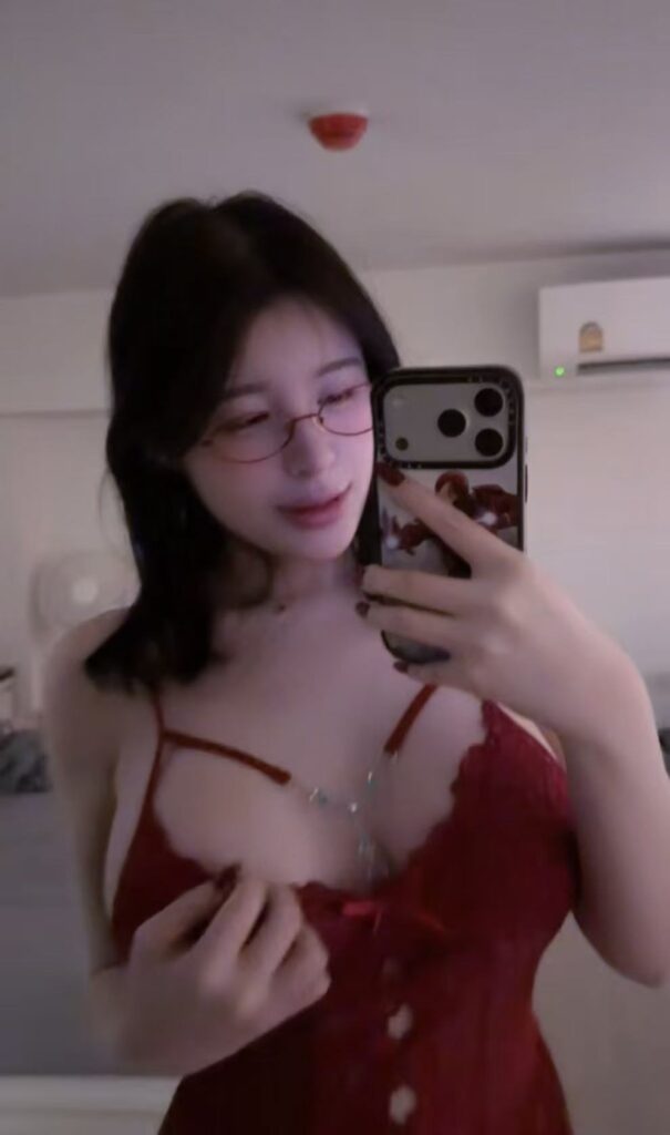 图片[1]-「第二部」最新台妹姐姐更新共计三部视频，下面可以说是一碰就出水了，太嫩了！本部视频限时给大家免费开放，只需要大家一点点积分就好~哈哈哈哈，后续还是会更新本类视频！主要是这个姐姐一笑太有诱惑力了 ~-SS网红科技