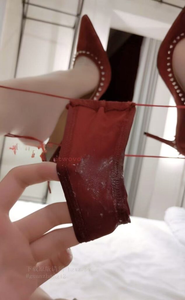 图片[5]-微博：娇艳欲滴，网上称呼娜美大尺度更新超级上瘾，cos肚兜加上熟练度手法，然后图集里面还有沾满白浆的内内，可以说是非常性感了。然后还有很多玩具，玩着玩一下在里面一出来一股白浆，太性感了！-SS网红科技