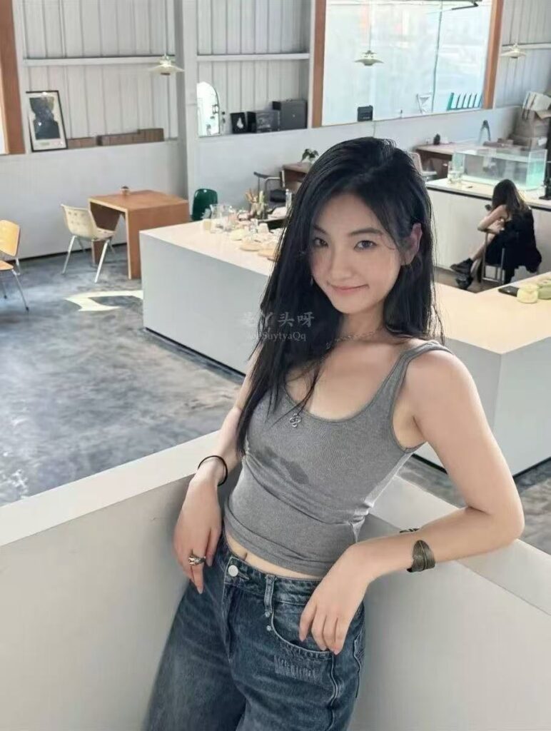 图片[6]-【心理提示】【心理变态提示】此次内容包含暴力恐怖内容，但是不涉及血腥。博主：是丫头呀，视频提示：本次视频及图片全部为隐藏内容，简单介绍：女主：是丫头呀被金主爸爸彻彻底底调教成小狗了，然后用针头刺穿乳头，看着都疼，但是女主是很享受的样子，用长针贯穿乳头！有喜欢看的自己解锁吧!那种镜头我就不让大家预览了，解锁可见！不要模仿各位老司机！！！-SS网红科技