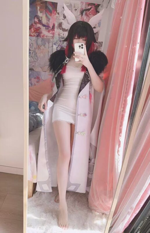 xi呆呆博主更新最新的图集也是有视频的哦，而且这次的是更加性感的，加上牛奶的调和显得更加的生动更加的有欲望了！cos装扮还是那么的可爱！-SS网红科技